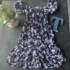 NWT Liberty Love Floral Smocked Midi Dress - Size Large
